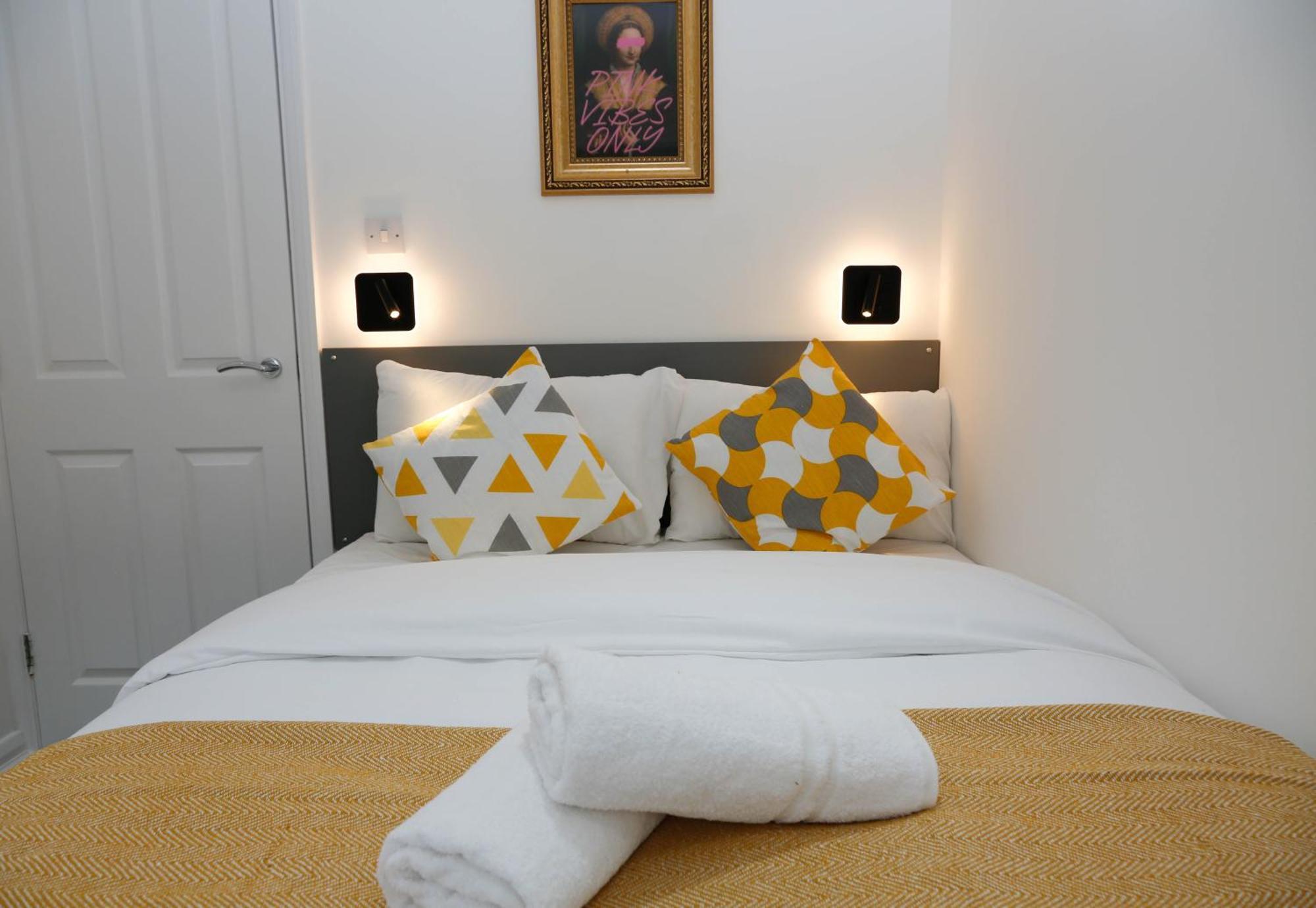 New Luxury Apartments In Central London Next To Shops, Cafes, Bars & Metro Екстер'єр фото